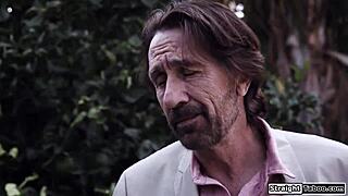 स्टेपडैड और स्टेपसन मिलकर एस्कॉर्ट को झड़वा देते हैं!