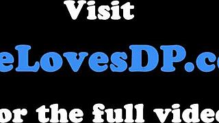 Belleza europea tetona doble penetrada y asada al spito en trío salvaje con tatuados