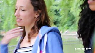 Wow! Ersties sexy tanečné babky v zakázanej vonkajšej zábave!