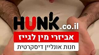 Horúci chlapec v Tel Avive v gay sex shope šalie! 🔥