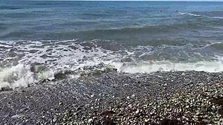 Stiefzus Krijgt Sperma op Gezicht en Bril na Neuken