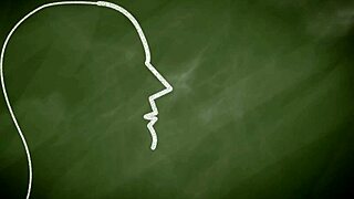 क्लारा ट्रिनिटी पॉर्नस्टार फ्रेंड के रूप में स्ट्रिप करती है सीजन फाइव में