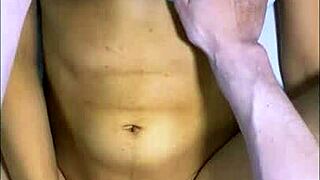 Segredo Apertado de Latinas Revelado em Encontro Tímido