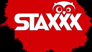 Raskaana oleva kaunotar, haluatko spermaa noille turvonneille titeille?