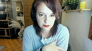 Madrastra italiana pedorrea en pijamas grandes y te pone cachondo