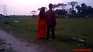 Village saree desi wife boyfriend ko hard raw outdoor mein chudati hai by Localsex31