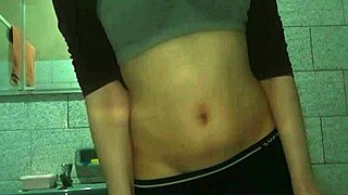 Ik neuk mezelf met dildo in de badkamer!