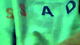 Brune latina sexy se masturbe finit par un squirting sauvage