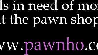 Μεγάλος κώλος ξανθιά, πόσο δυνατά στο ενεχυροδανειστήριο;