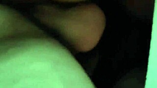 Jeg kom overalt på den frække læges store patter i denne gay amatør cumshot scene!