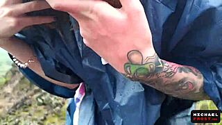 ¡La mamada pública más arriesgada en el volcán de Bali - POV!