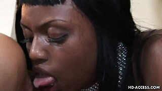 Trina Michaels e Jada Fire affrontano cazzo nero enorme