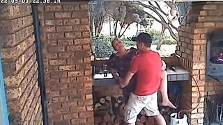 Moglie di 42 anni beccata con 18enne in relazione scioccante