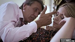 Hé mignonne, tu veux me voir me faire baiser brutalement par mon beau-père ?