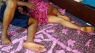 Desi boy बेड शेयर करता है, फिर stepmom को hard चोदता है