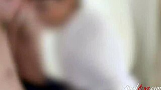 Nanny tua rambut merah dan remaja lesbian gesekan liar!