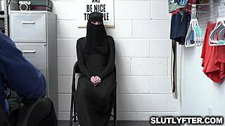 Tat Delilah Day ujeta in pička sverljena trdo