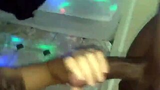 Favela cruising: Maconheiro Dotado z Acari líbá a sátá velký černý čurák venku na veřejnosti