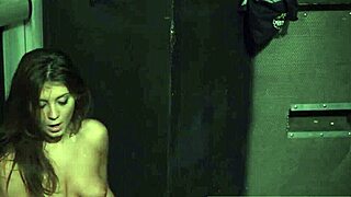 Teen Jerman 18+ Jojo Kiss, miskin dan sendirian, dapat facial dalam bondage berasap