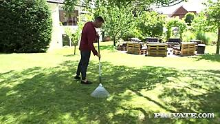 Yo, Mira a la Estrella Sexy Little Caprice Follar Salvaje en Lugar de Leer