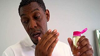 Jenna Starr reçoit le meilleur massage avec gorge profonde de bite monstre ! Wow, quelle éjaculation !