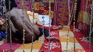 नई शादी हुई वाइफ की पहली रात कैमरा पर पकड़ी गई लोकलसेक्स31 द्वारा