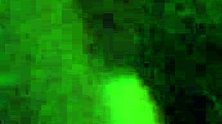 Szőrös puncit csiklandoznak vibrátorral és játékokkal intenzív játékhoz