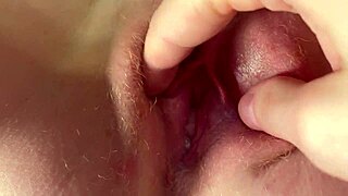 Hei stepbror, vil du slikke min jomfru røde fitte nå?