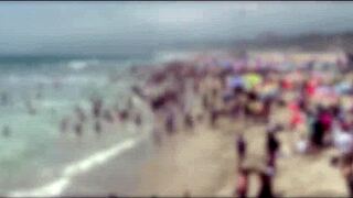 よし、ステップママのCory Chaseをビーチ更衣室で捕まえた！ 😍