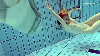 Nastya Volna sub apă e ceva de neuitat, ca un val care se sparge pe plajă, știi?