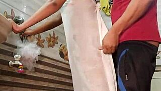 جنس رومبا تويليت مع صديقي الغني، لم أستطع مقاومة الزب