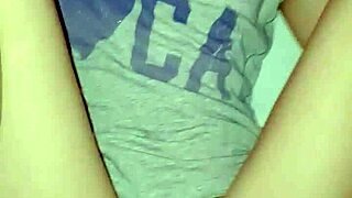 Vaknade till styvsyster som rider i cowgirlställning, leder till creampie med petit 18+ blomma