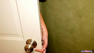 Cewek Berpayudara Besar Tarik Kontol dalam Posisi 69, Wow! Fantasi Banget!