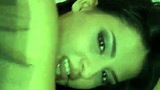 Tutu evropska tinejdžerka 18+ savijena u doggystyle sa velikim kurcem i rukom