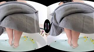 व्हीआरअल्ल्योर ब्यूटीफुल जेड बेकर बाथ में मस्तरबेट करती है