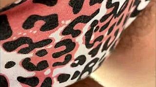 Hei kulta, näytä se karvainen pillu läheltä juuri nyt!