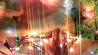 Mijn buren kerstcadeau was een stiekeme handjob en blowjob close-up