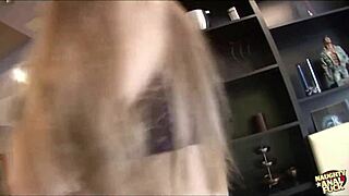 Služavka Valentina Blue dobija anal od Ketinog pohotnog muža!