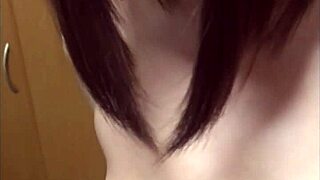 Hey, se Mina, 22, total mazo kæledyr i offentlig toilet blowjob. Blindfoldet, markeret, tissede på, og creampied i fuld underkastelse del2