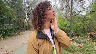 Verdammt, Stiefmutter fickt Stiefsohns Freund hart auf einem jüdischen Ausflug!