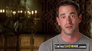 Neue Swinger-Paar wollen sich bei wilder Pool-Party ausziehen?