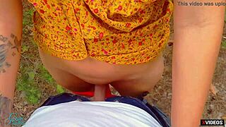 Drague en public finit par du sperme dedans dehors