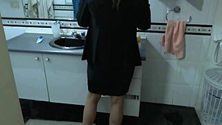 Často nakukuju na tyhle velké koksy. Společná masturbace s latinskou milf mámou je tak syrová.