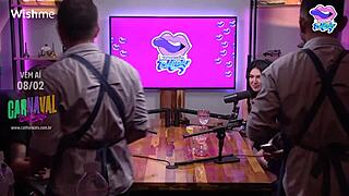 Arkadaşının amcığını parti stadyumunda yaladı mı?