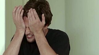 Anak Tiri Mentah Ngewe Mertua Brutal Saat Baca Majalah di Adegan Tabu