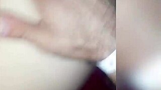 Hermanastra izgubi stavo in dobi intenzivno analno jebanje v divji sceni