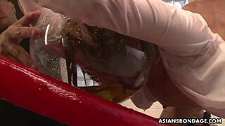 亚洲美女被绑住猛烈操弄粗玩具喝尿