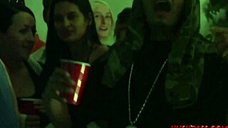 स्लट्टी प्रेस्ली मैडॉक्स को हैलोवीन पार्टी में चोदते हुए भूल नहीं सकता