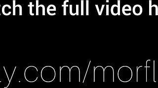 Jonge 18+ homo spuit grote cumshot uit enorme pik