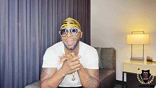 Tajné lízání a výstřik na prsa